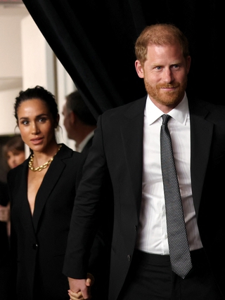 Hollywood bắt đầu 'chán ghét' Hoàng tử Harry - Meghan Markle?