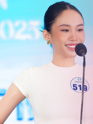 Nữ sinh hát giống Lệ Quyên gây chú ý tại Hoa hậu Sinh viên Hòa bình Việt Nam 2025