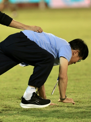 HAGL thoát thua Thanh Hóa nhờ bàn thắng nghẹt thở phút 100: Ông Vũ Tiến Thành ăn mừng cực lạ