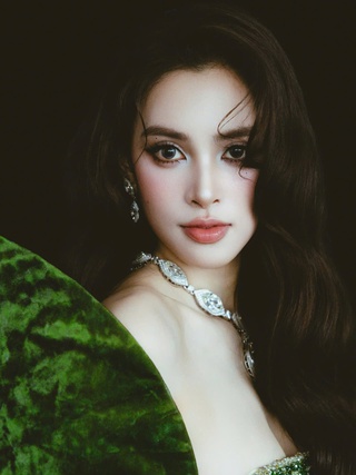 Tiểu Vy tái xuất sau phim trăm tỉ, kết hợp cùng đàn anh hơn 12 tuổi