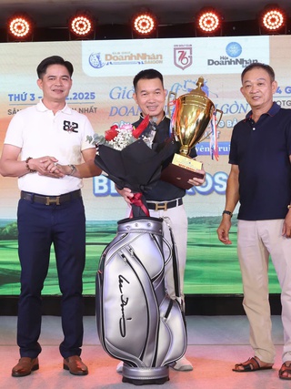 Doanh nhân Sài Gòn đánh golf gây quỹ tiếp sức đồng bào miền Trung sau lũ