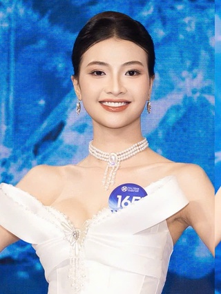 Giảng viên đại học, cô gái cao 1,8 m vào top 50 Hoa hậu Thế giới Việt Nam