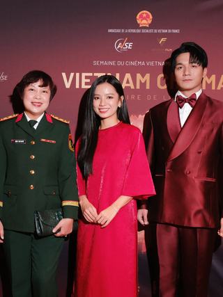 'Mưa đỏ' gây xúc động khi trình chiếu tại Pháp