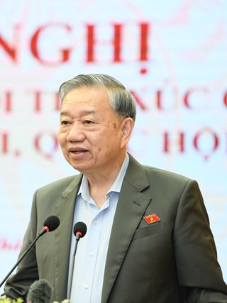 Miễn học phí nhưng nhà trường 'liên kết' rồi thu thêm vài triệu: Bao giờ hết cảnh?