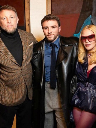 Madonna và chồng cũ tái hợp sau 17 năm ly hôn