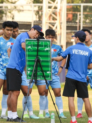 U.22 Việt Nam hoàn hảo thể lực và trí lực, thầy Kim chốt bài hạ gục 'Voi Chiến'