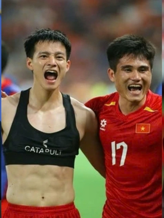 Lại Văn Sâm, Nguyễn Văn Chung mừng U.22 Việt Nam vô địch SEA Game 33