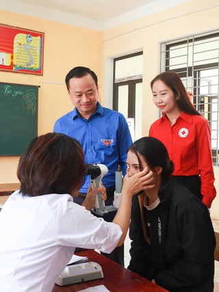 Thắp sáng đường biên, xây nhà nhân ái ở vùng cao Kim Ngân