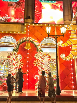 Trước thềm Giáng sinh: Nhiều trung tâm thương mại ở TP.HCM 'hóa trời Âu'