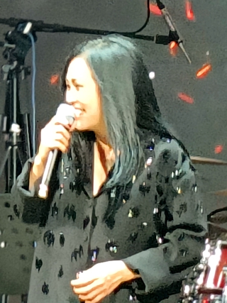 Phương Thanh làm bùng nổ cả đêm thiện nguyện