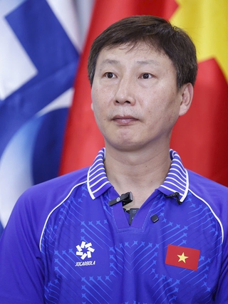 4 cuộc phỏng vấn của PV Thanh Niên và HLV Kim Sang-sik: Con người khác phía ngoài sân cỏ