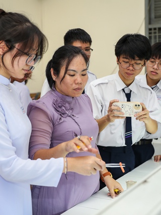 TP.HCM trả lương dạy thêm giờ cho giáo viên bằng 150% chính khóa