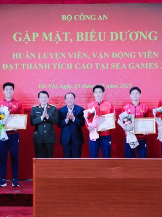 Bộ trưởng Lương Tam Quang biểu dương Thu Vinh, Đình Bắc và đoàn CAND giành thành tích cao SEA Games 33