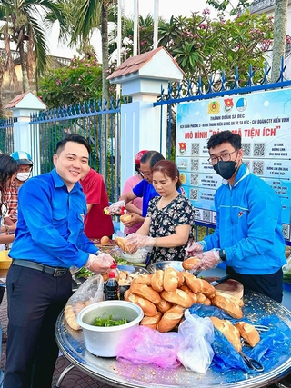 Chứng kiến người dân khám bệnh với túi tiền trống rỗng, chàng trai làm điều bất ngờ...