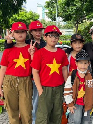 Ngày đầu năm mới: Ở TP.HCM vừa đi chơi, vừa không tốn tiền di chuyển