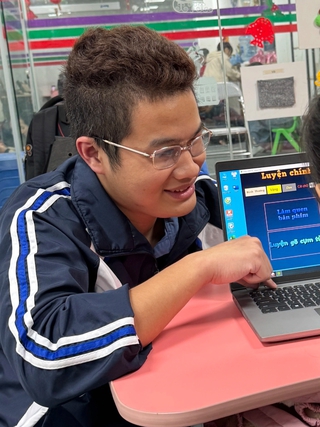 Chàng trai mù đoạt giải nhất hội thi tin học quốc gia