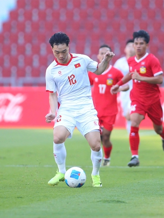 U.23 Việt Nam mất cặp tiền vệ trung tâm tốt nhất, ông Kim có bối rối…
