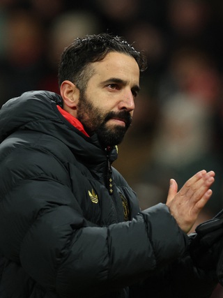 Arsenal vô địch lượt đi nếu thắng Aston Villa, HLV Amorim cùng M.U sẽ lại mạo hiểm?