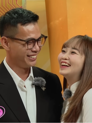 Hồng Vân ngưỡng mộ chuyện tình cặp vợ chồng là mối tình đầu năm 16 tuổi