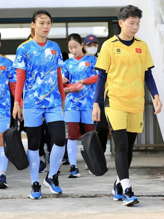 U.23 Việt Nam không được ăn đủ chất tại Thái, đội tuyển nữ vắt sức đi tập mỗi ngày vì quá xa
