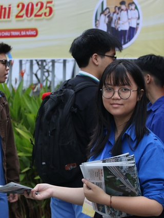 Đà Nẵng: Học sinh thích thú khám phá gian hàng tư vấn mùa thi năm 2025