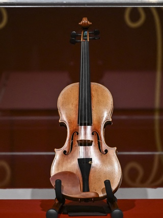 Đàn violin Stradivarius 300 năm tuổi có giá gần 280 tỉ đồng