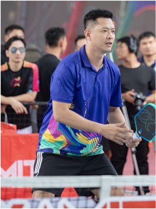 Hồ Đức Vĩnh cùng 'anh tài' Hồng Sơn, Tuấn Hưng đấu pickleball với Lý Hoàng Nam