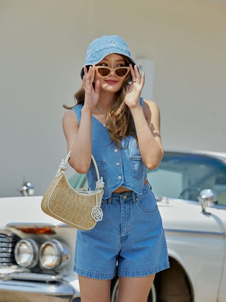 ‘Cháy phố’ ngày hè với trang phục denim on denim cực chất