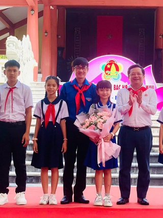 Thiếu nhi Cà Mau noi gương cha anh, phấn đấu trở thành Cháu ngoan Bác Hồ