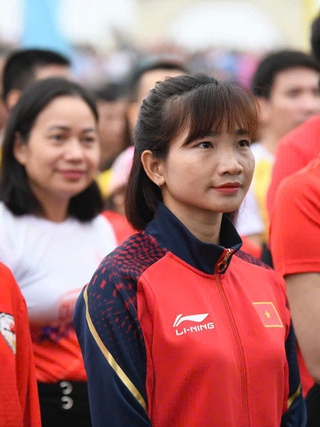 Sao điền kinh Việt Nam dâng trào cảm xúc tại lễ thượng cờ giải Tiền Phong Marathon