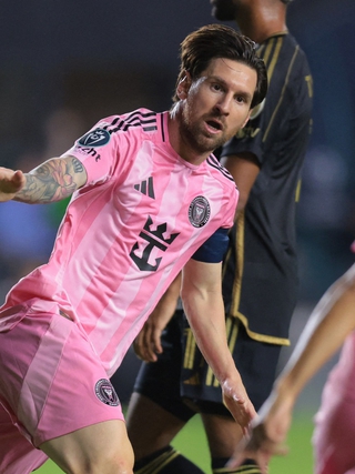 Messi khiến thủ môn Lloris ôm hận như ở World Cup, Inter Miami ngược dòng kinh điển