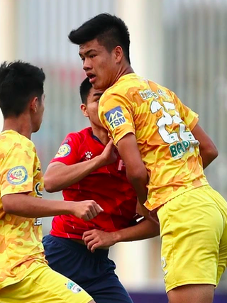 Trung vệ cao 1,95 m của HAGL ‘gõ cửa’ U.22 Việt Nam, thầy Kim có mở không?
