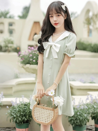 Sắc xanh ngọc thống trị đường phố mùa hè năm nay