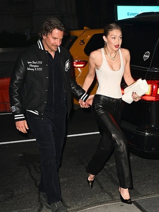 Gigi Hadid đón tuổi mới bên Bradley Cooper, rộ tin đồn đính hôn