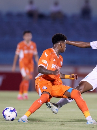 Cuộc đua trụ hạng V-League rất gay cấn: Càng cần sự minh bạch và công bằng!
