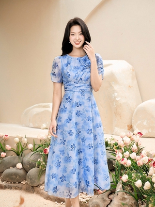 Thanh xuân trong veo như chiếc váy hoa đầu mùa hạ