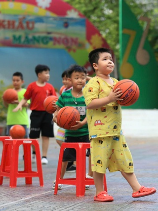 Thủ tướng khuyến khích nghệ sĩ, VĐV, chuyên gia tổ chức hoạt động hè cho học sinh