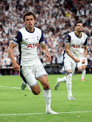Hạ M.U, Tottenham vô địch Europa League và đoạt suất dự Champions League: Kỳ tích 17 năm