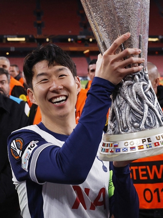 Tottenham nhận tiền thưởng ‘khủng’ nhờ chức vô địch Europa League, M.U bấp bênh số phận