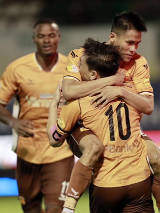 Bảng xếp hạng V-League: Bình Dương chính thức trụ hạng, Đà Nẵng cực khốn khó