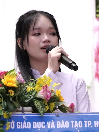 Lời tri ân mẹ đẫm nước mắt của nữ sinh lớp 12 TP.HCM