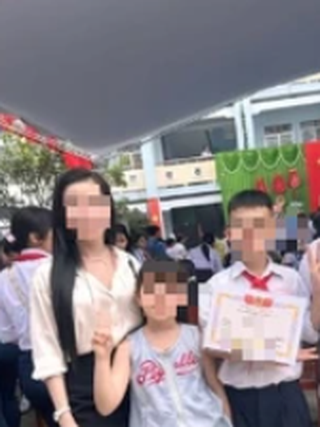 'Mùa khoe con', niềm vui có thể trở thành… mối họa