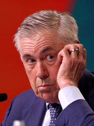 FIFA bất ngờ điều tra thương vụ HLV Ancelotti dẫn dắt đội tuyển Brazil, Ronaldo ‘quay xe’