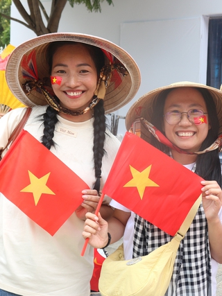 Thêm 4 ngày nghỉ liên tiếp, nhiều người hào hứng lại đi xem diễu binh, diễu hành