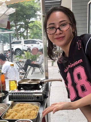 Đằng sau câu chuyện cô gái du học ở Úc về Việt Nam bán bánh mì