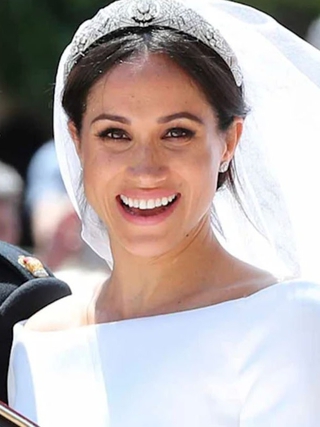 Hai nàng dâu thị phi nhất nước Anh gọi tên Meghan Markle và Nicola Peltz