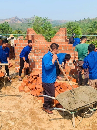 Góp sức người, sức của dựng mái ấm nghĩa tình