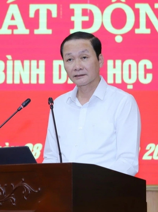 Đi từng ngõ, gõ từng nhà trang bị kỹ năng số cho người dân