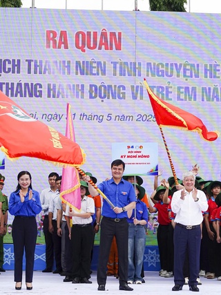 Các đội hình tình nguyện ''Bình dân học vụ số' thúc đẩy chuyển đổi số toàn dân