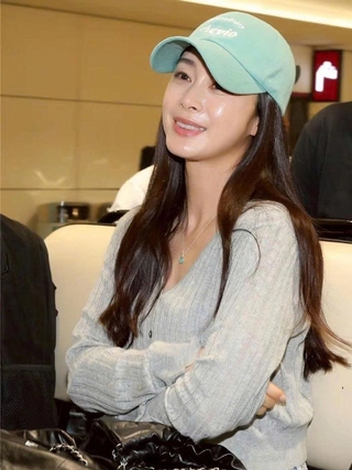 Kim Tae Hee gây phản ứng trái chiều trong lần xuất hiện mới nhất